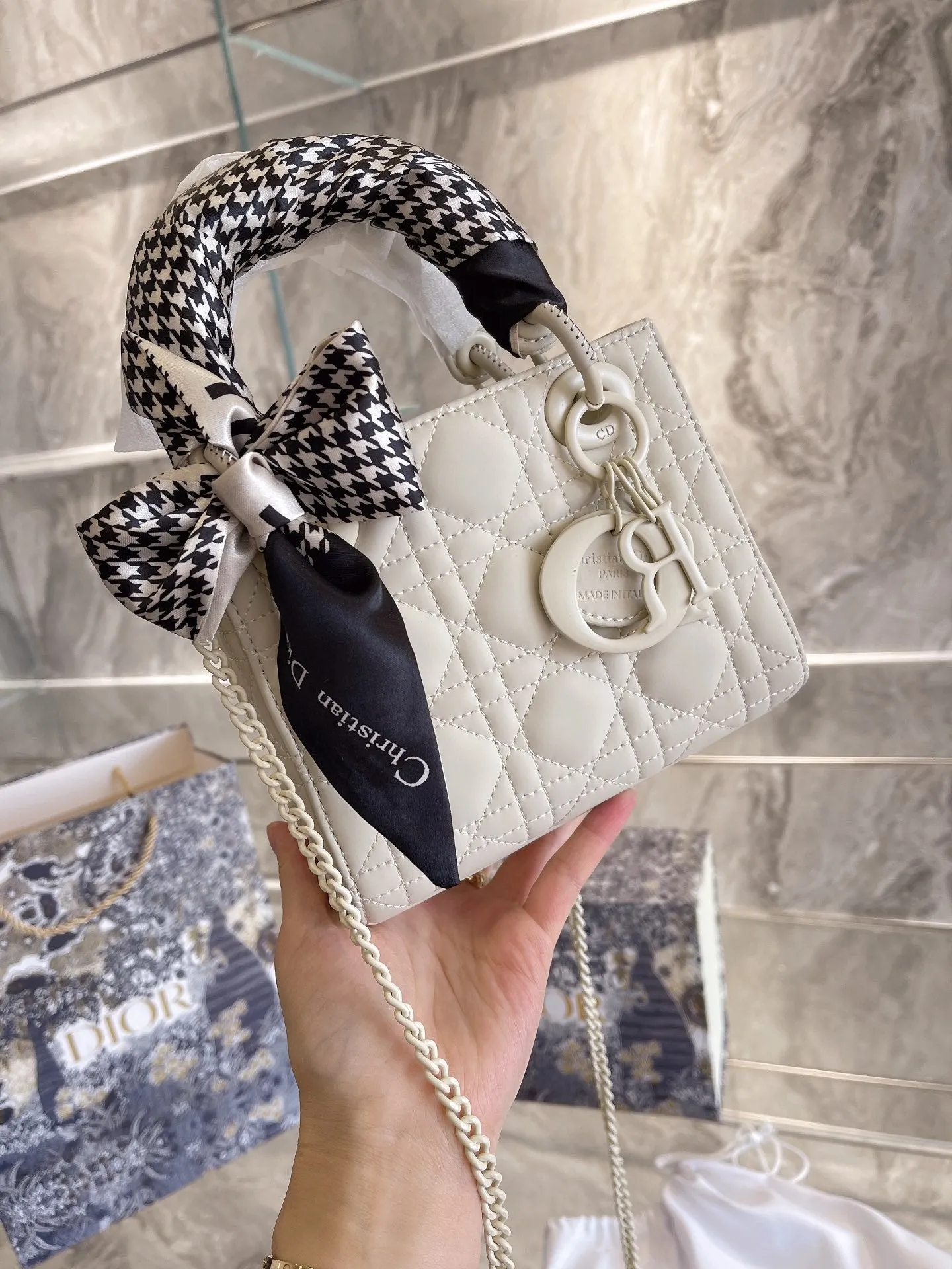 Designer Handbags DR 057
